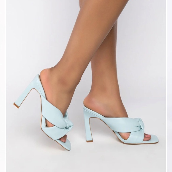 NWOT AZALEA WANG SWEET LIKE SUNDAY CHUNKY
SANDAL IN BLUE - Picture 4 of 11